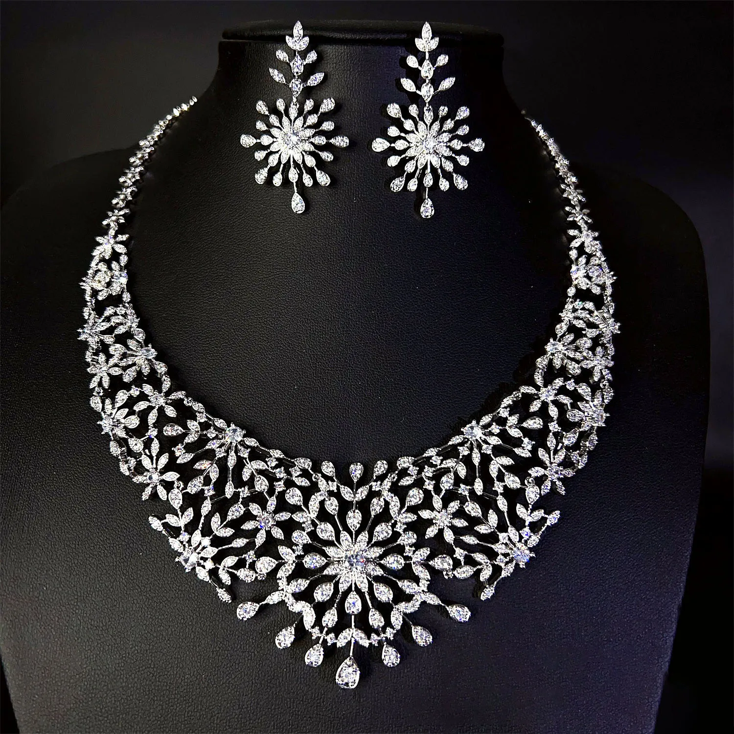 New Gorgeous Vintage Romantic Happiness Snowflake Necklace Earring Set Women's Clothing Wedding Holiday Party Bridal Gift M-988