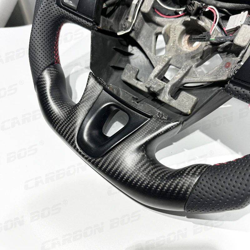 

Most Popular Black Matte Carbon Fiber Perforated Leather Sports Classic Style for Renault Megane 3 Megane RS Car Steering Wheel