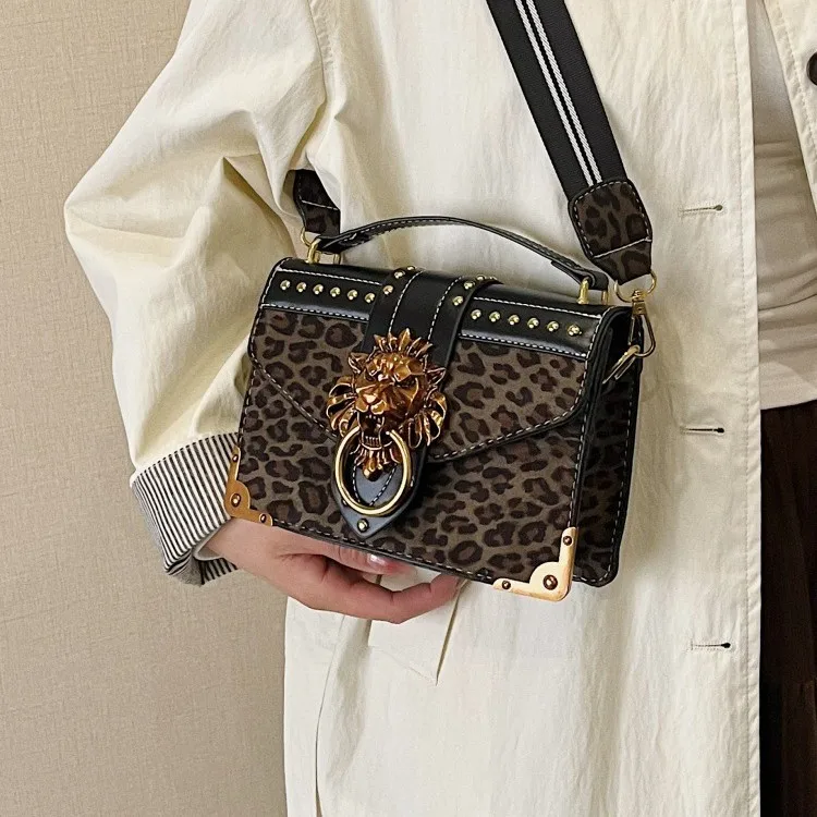 

Luxury 2025 Women's Shoulder Bag, Chic Retro Studded Purse, Multi-Functional Casual Shopper with Zipper for Work & Weekend​