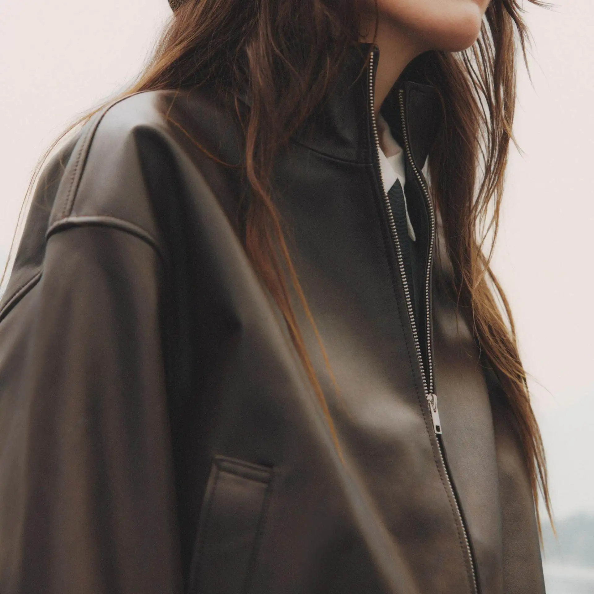 Chaqueta Casual Retro Americana para Mujer, Chaqueta de Piloto de Manga Larga, Sensación Premium, Estilo Informal, Corte Holgado, Color Puro, Cuero PU