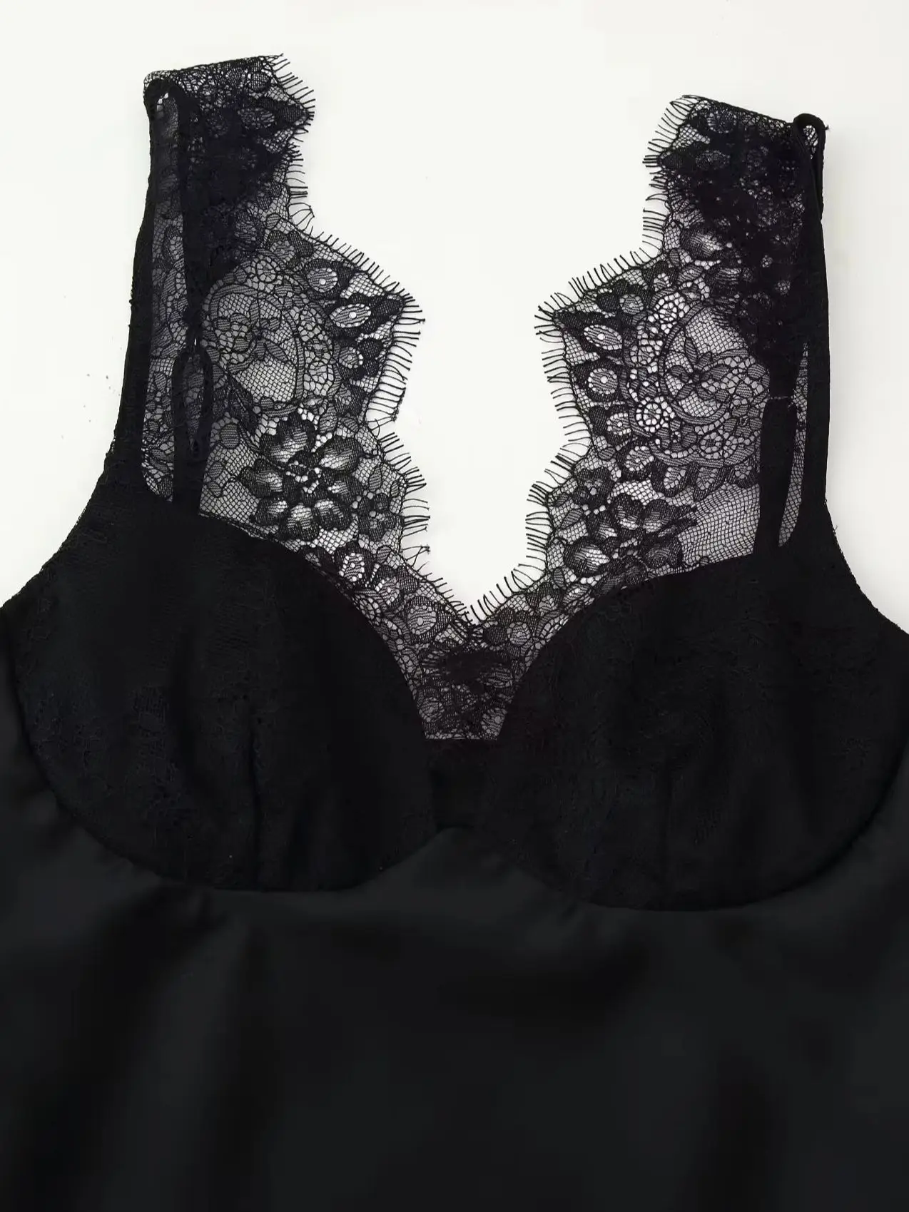 Damska europejska elegancka jedwabna satynowa koszulka na ramiączkach z koronką, vintage czarna bluzka z dekoltem w serek, na imprezę, z rozcięciem na plecach, bez rękawów.