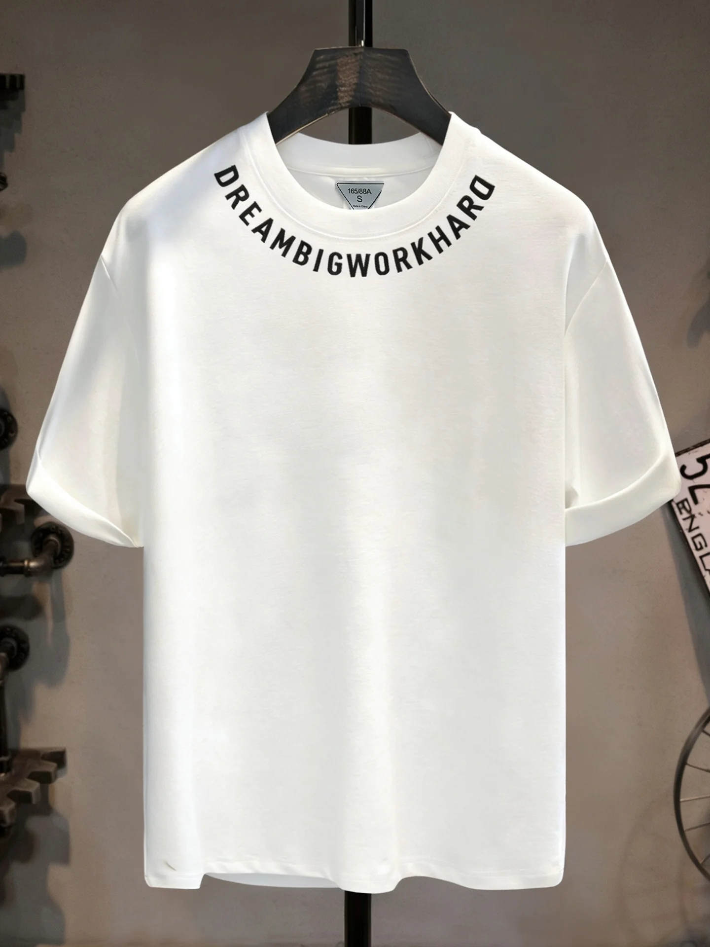 

Мужская повседневная футболка Лето 2026: Охлаждающая, свободного кроя, с коротким рукавом, круглым вырезом, вышитыми буквами, в американском уличном стиле