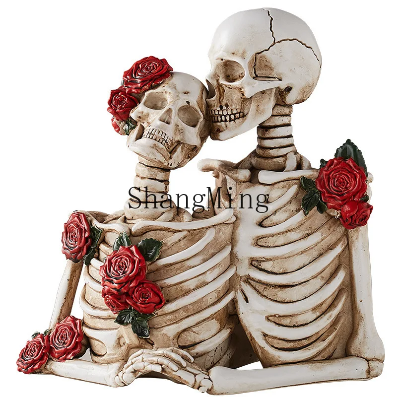 

PYH hot-selling fashion art couple resin skull model halloween scene arrangement props ornament