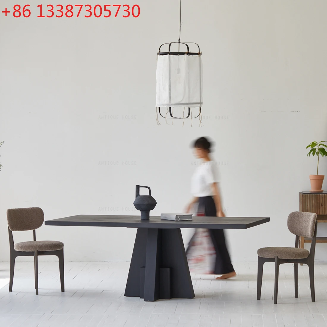 

Скандинавская мебель для дома: деревянный антикварный обеденный стол из переработанной сосны, черный обеденный стол с деревянными вставками, набор для столовой на 8 персон.