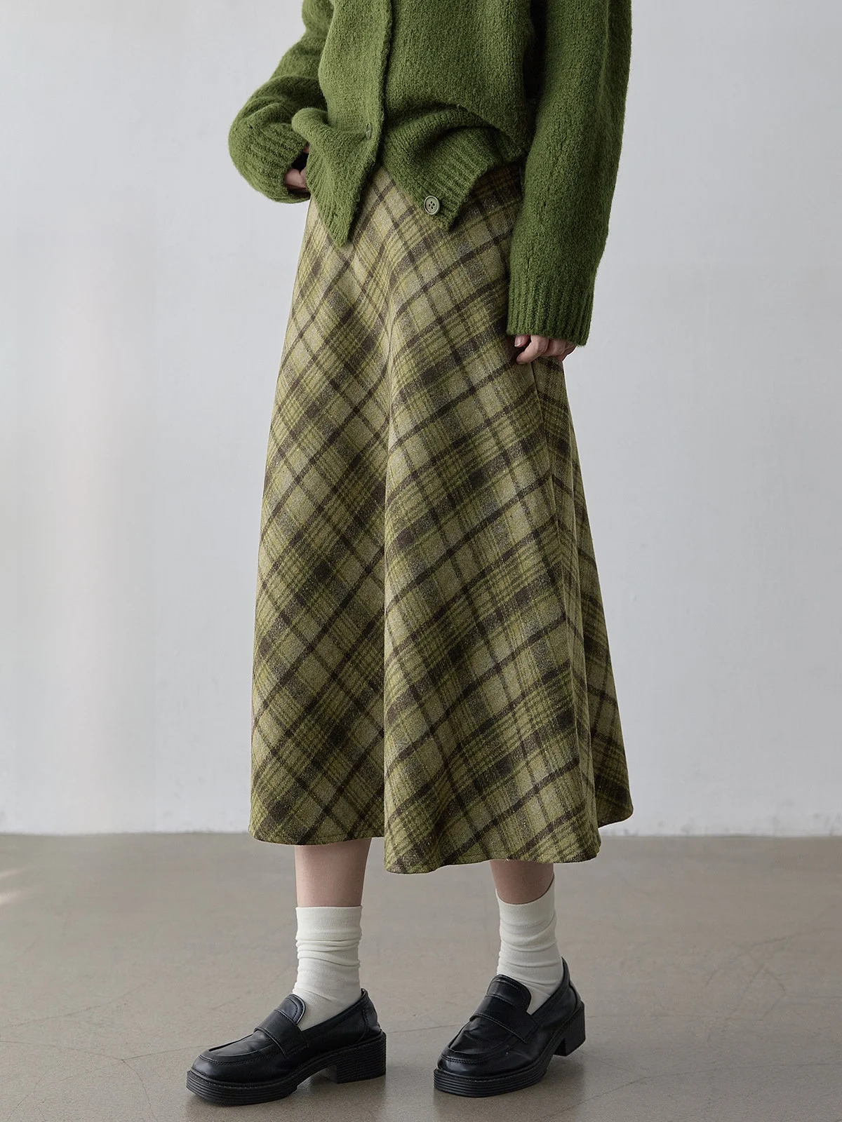 

Юбка HuiXi в клетку из шерсти, с завышенной талией, А-силуэт, женская, весна 2026, новая, винтажная, в стиле элегантный офисный стиль, корейская, средней длины