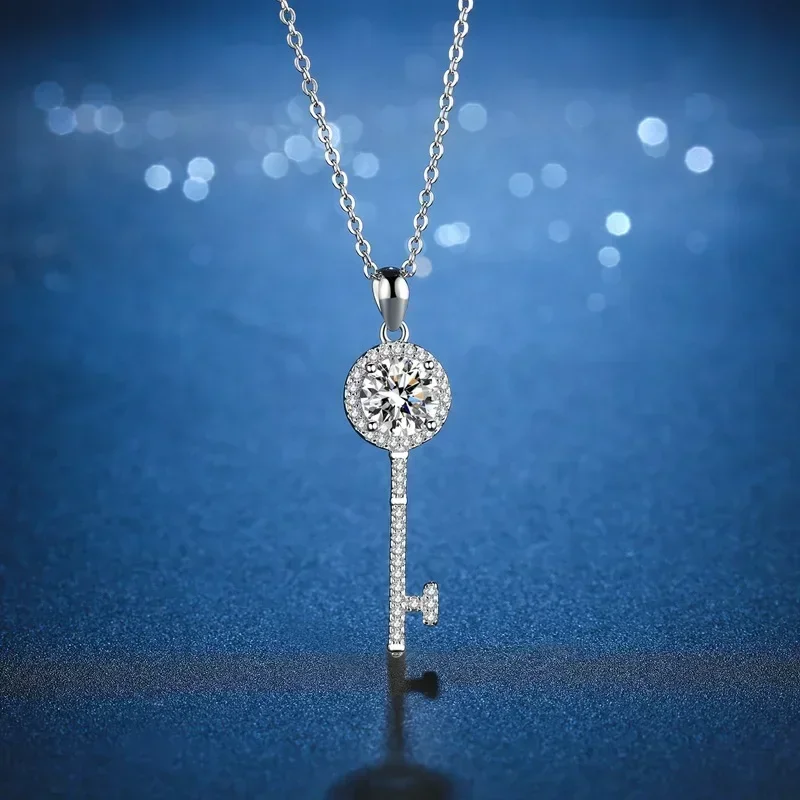 

Key Pendant Simple Sparkling Moissanite Diamond 0.5/1 Carat Necklaces, Luxury Platinum PT950 Chain for Girl Women Birthday Gift