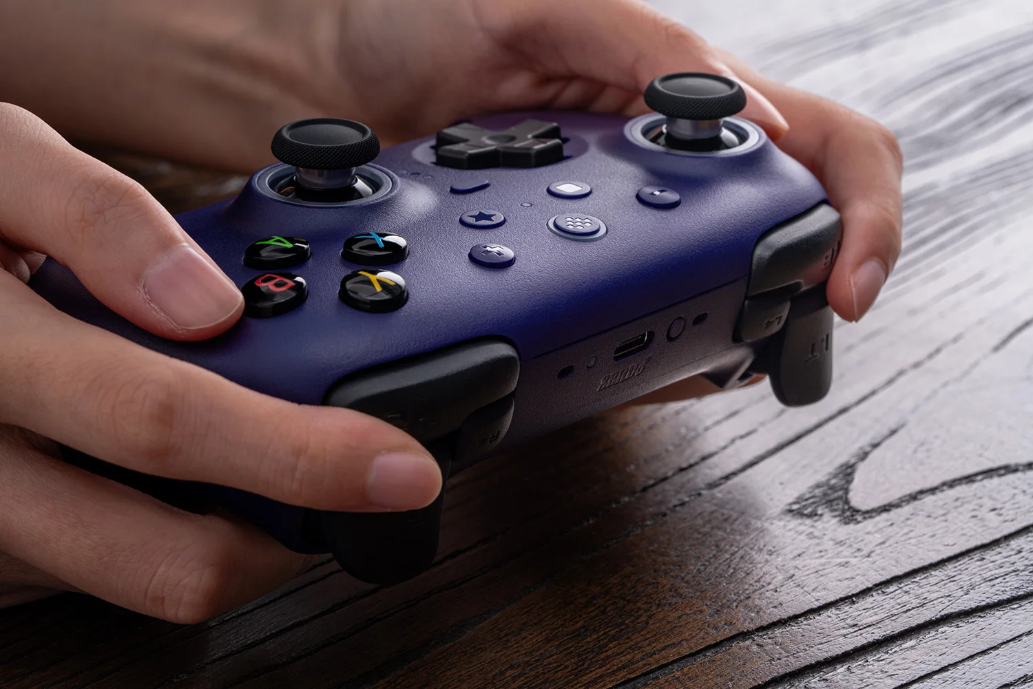 وحدة تحكم ألعاب لاسلكية 8BitDo Ultimate 2 لنظام التشغيل Windows 10/11 2.4G Gamepad TMR عصا التحكم مع قاعدة شحن لأجهزة Android PC Steam