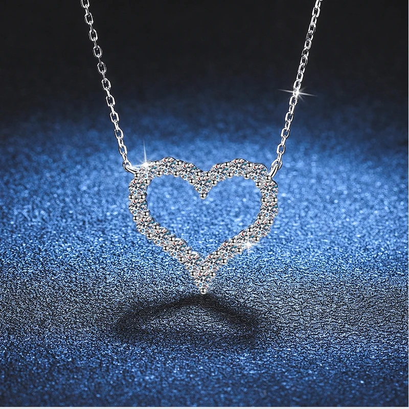 Clavicle chain s925 silver plated pt950 moissanite necklace, women's heart-shaped moissanite pendant, factory direct sales