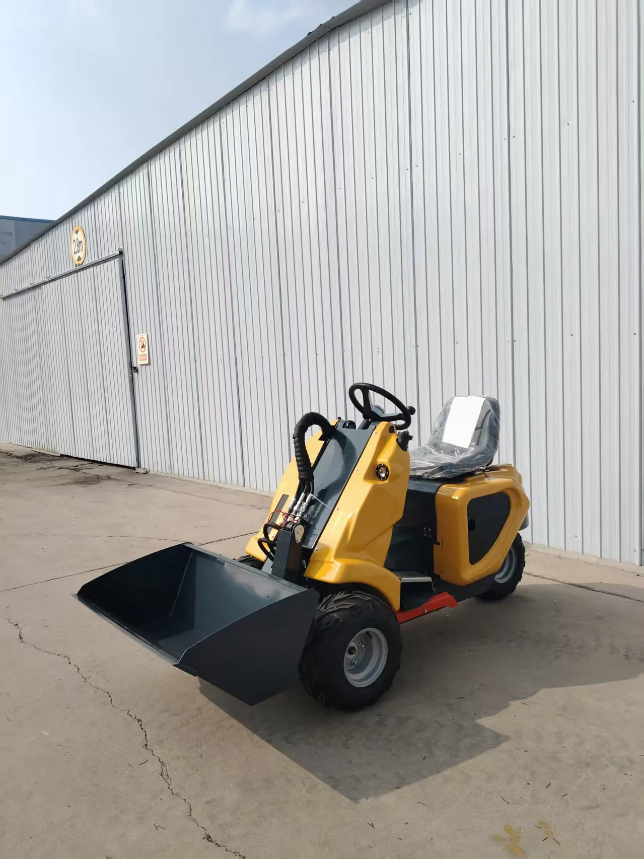 OEM Custom 3-Wheel Mini Skid Steer Loader Quick Attach Compact Utility Loader for Landscaping Orchard and Farm Work