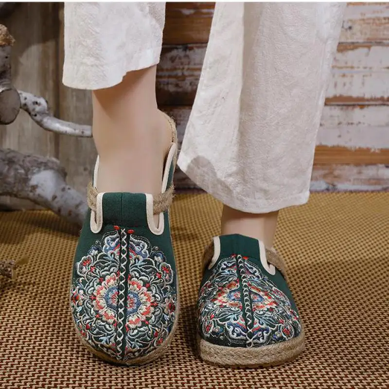 

Size 35-40 Embroidered Ethnic Style Women Shoes Linen Old Beijing Cloth Shoes Embroidered Non-slip Flats