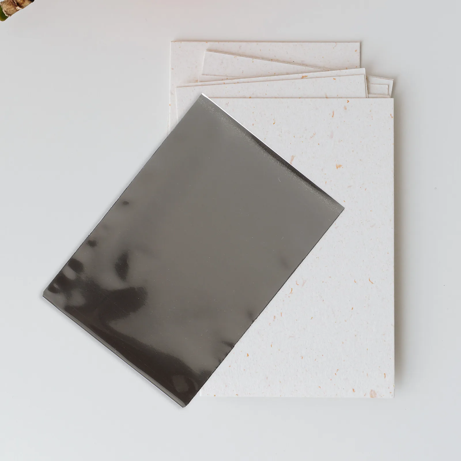 

50 шт. защитных чехлов для карт, подходящих для игровых и коллекционных карт, протекторы для колод, защитные чехлы для демонстрации карт