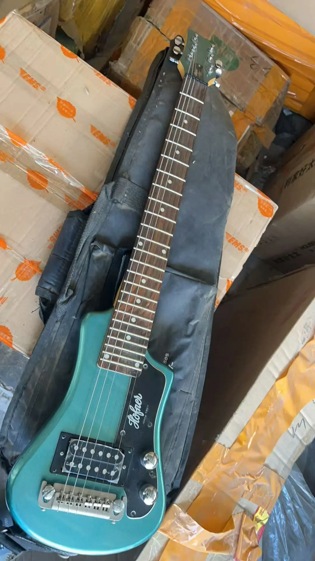 

stock clearance hofner mini travel electric guitar easy carry guitar