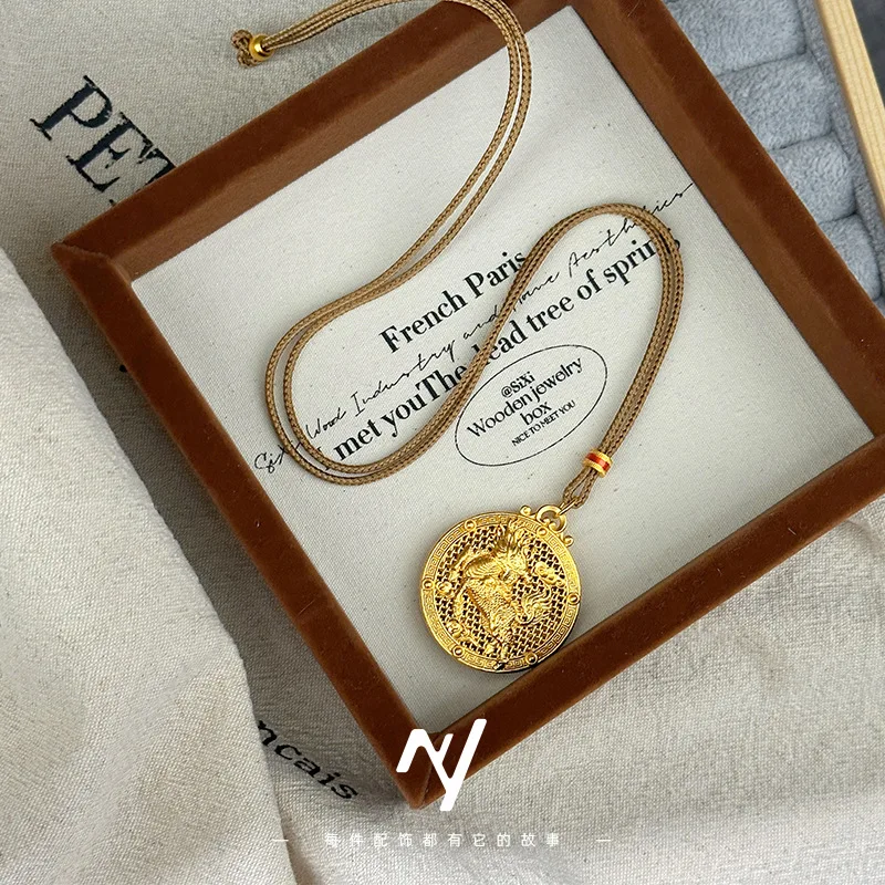 AU999 24K الذهب المرأة كيلين البوصلة والمجوهرات |   مينا فاير كيلين مع بوصلة ذهبية، مجوفة تخريمية، فخمة ونبيلة