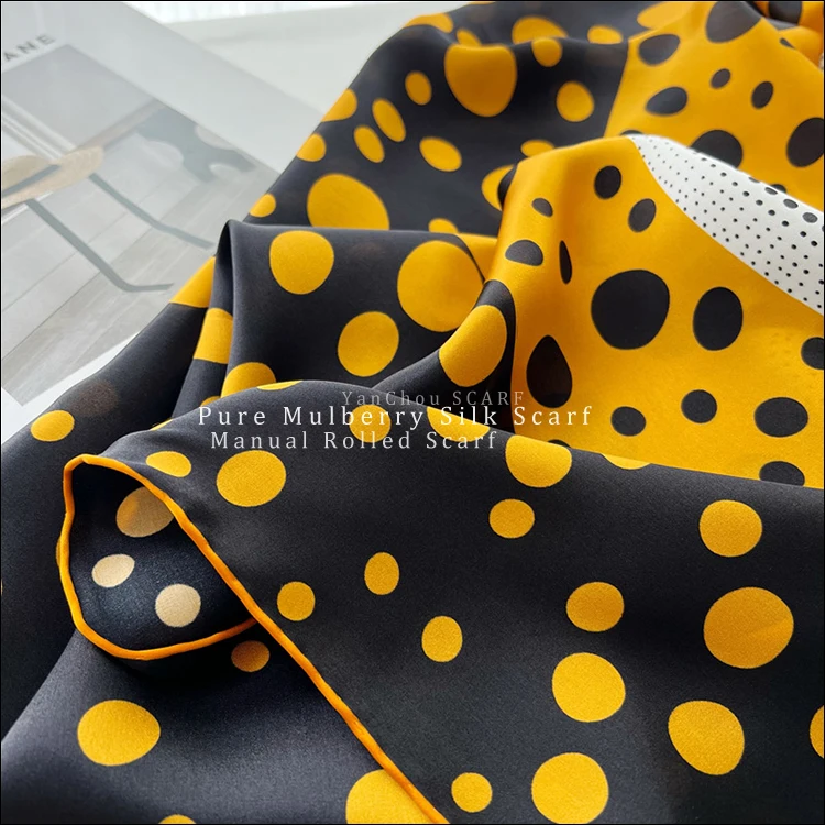 Spot-Kürbis-Druck, 110 x 110 cm, orangefarbener Maulbeerseidenschal, gerollter Saum, Schals, Accessoires, Foulards, Vintage-Bandanas mit