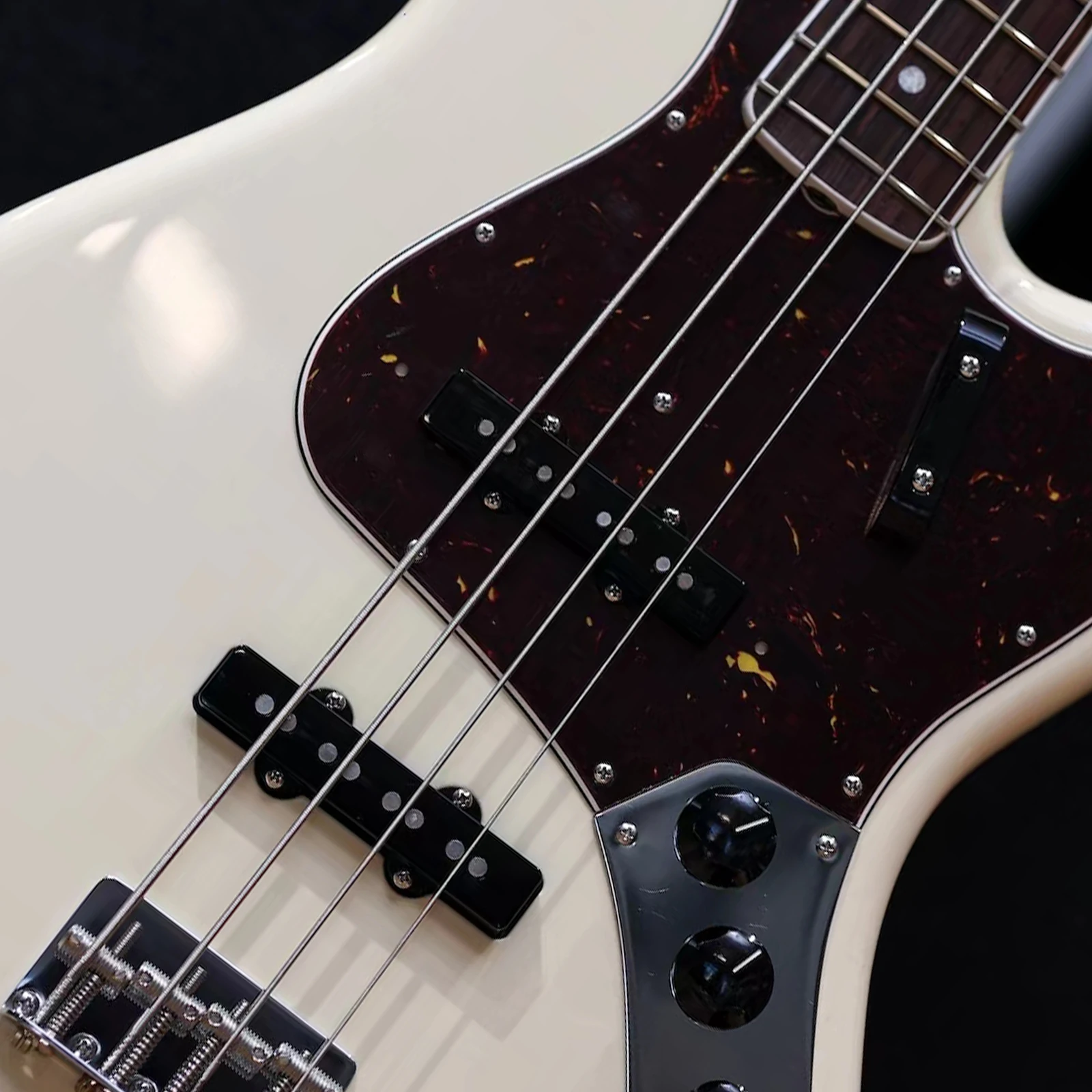 PHRILAM Alnico 5 Fiber Baseplate Vintage Tone Jazz Bass Pickups Neck Bridge Pickups Set for 4 String J-Bass Electric Bass, Black view 5