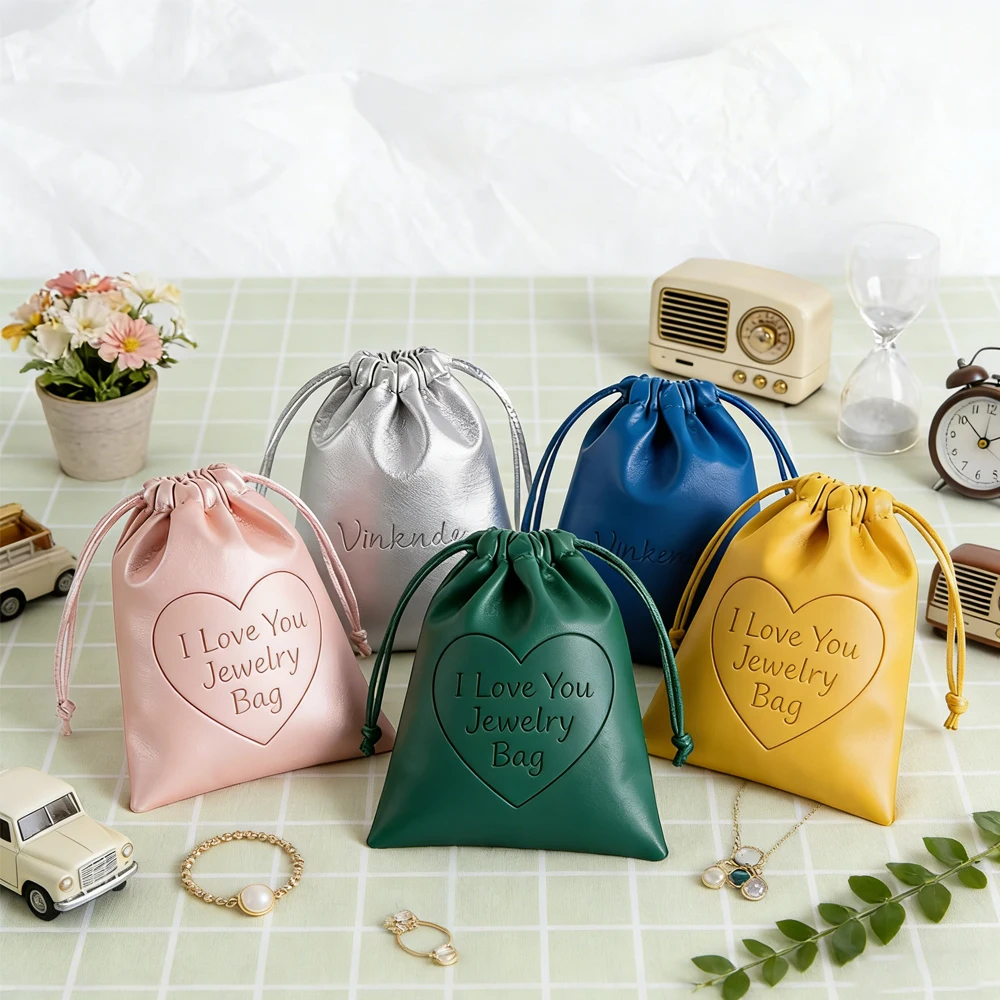 

100 шт. персонализированных черных подарочных мешочков из искусственной кожи, на заказ, для упаковки ювелирных изделий, помады, парфюмерии, конфет, с завязками, органайзеры-футляры