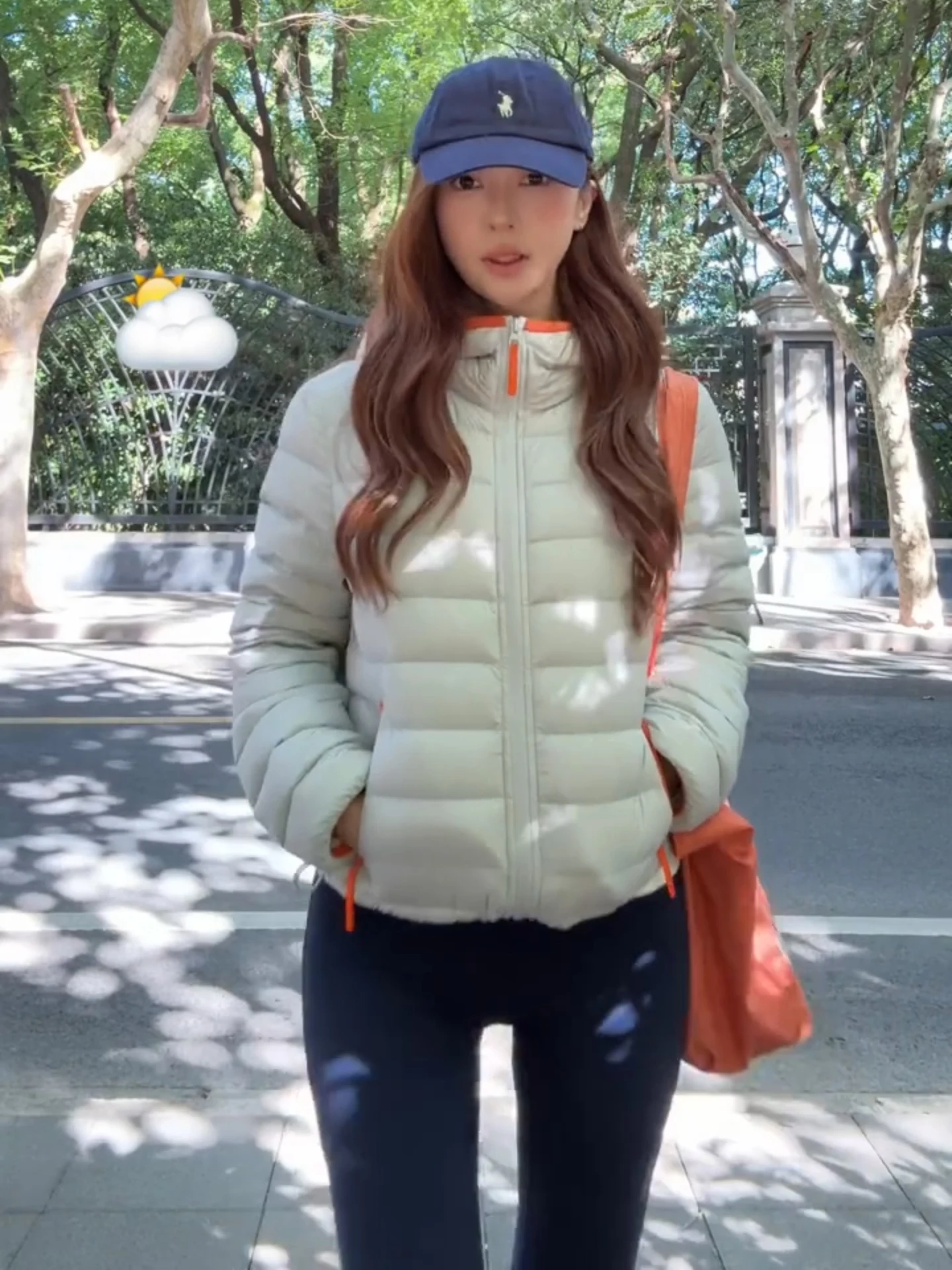 

Новая женская зимняя легкая куртка-пуховик с капюшоном, укороченная версия, с хлопковым наполнителем, в стиле колор-блок, для активного отдыха