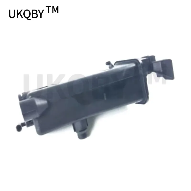 

17117573781Car cooler accessory kettle E46 E53 E83 318I 320I 325I 330I X3 X5 bmw3 Series water tank expansion auxiliary kettle