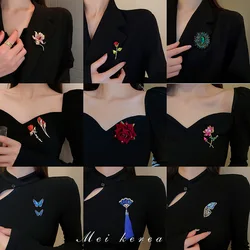 SKEDS Exquisite Women Fashion Korean Style Crystal Brooches Pins Creative Vintage Luxury Rhinestone Badges For Laies's Clothing