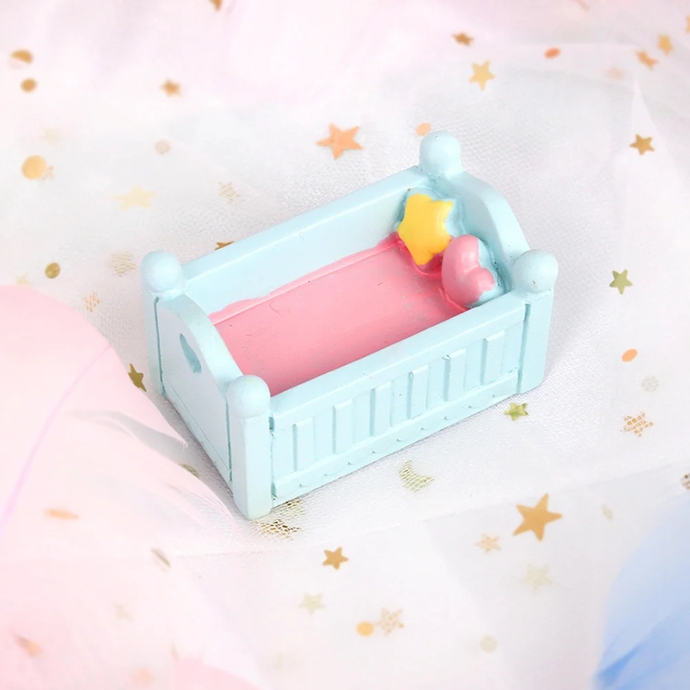 

Crib Shape Ornament Resin Party Decoration Elegant Dessert Topper Creative Cake Crown For Children'S Party Cake Decor