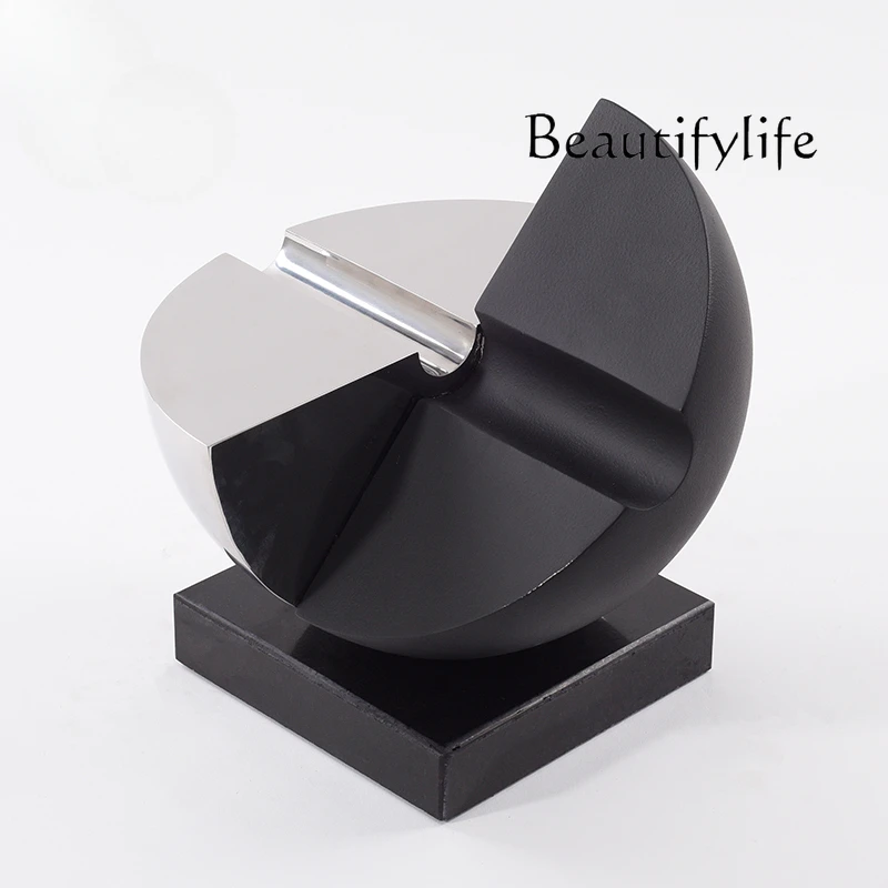 Creative light luxury black and white resin sculpture ornament hotel home desktop entrance sales office decoration