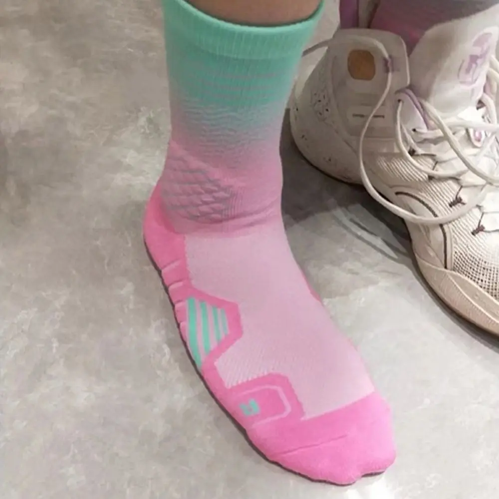 

Быстросохнущие спортивные носки, дышащие противоскользящие баскетбольные футбольные носки, утепленные градиентные цвета, велосипедные носки для верховой езды, мужские/женские