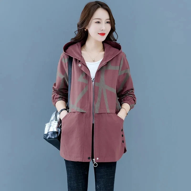 Płaszcz dla matki w średnim wieku Wiatrówka Długi damski 2025 Wiosna Nowy Kobiecy płaszcz przeciwpyłowy Kurtka Plus Size Płaszcz z kapturem