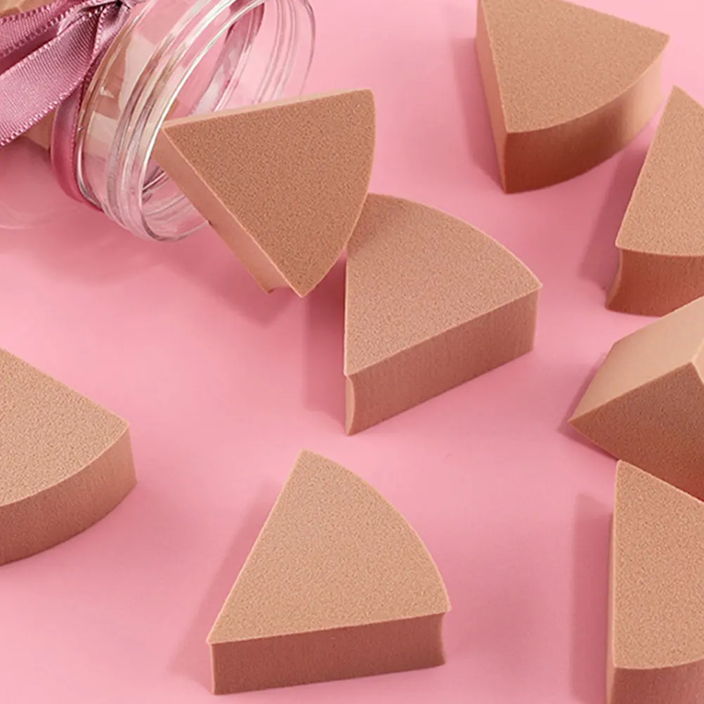 

1 Bottle Triangular Makeup Puff Sponge Powder Puff Foundation Sponge for Women Girls (Bean Paste Color with Random