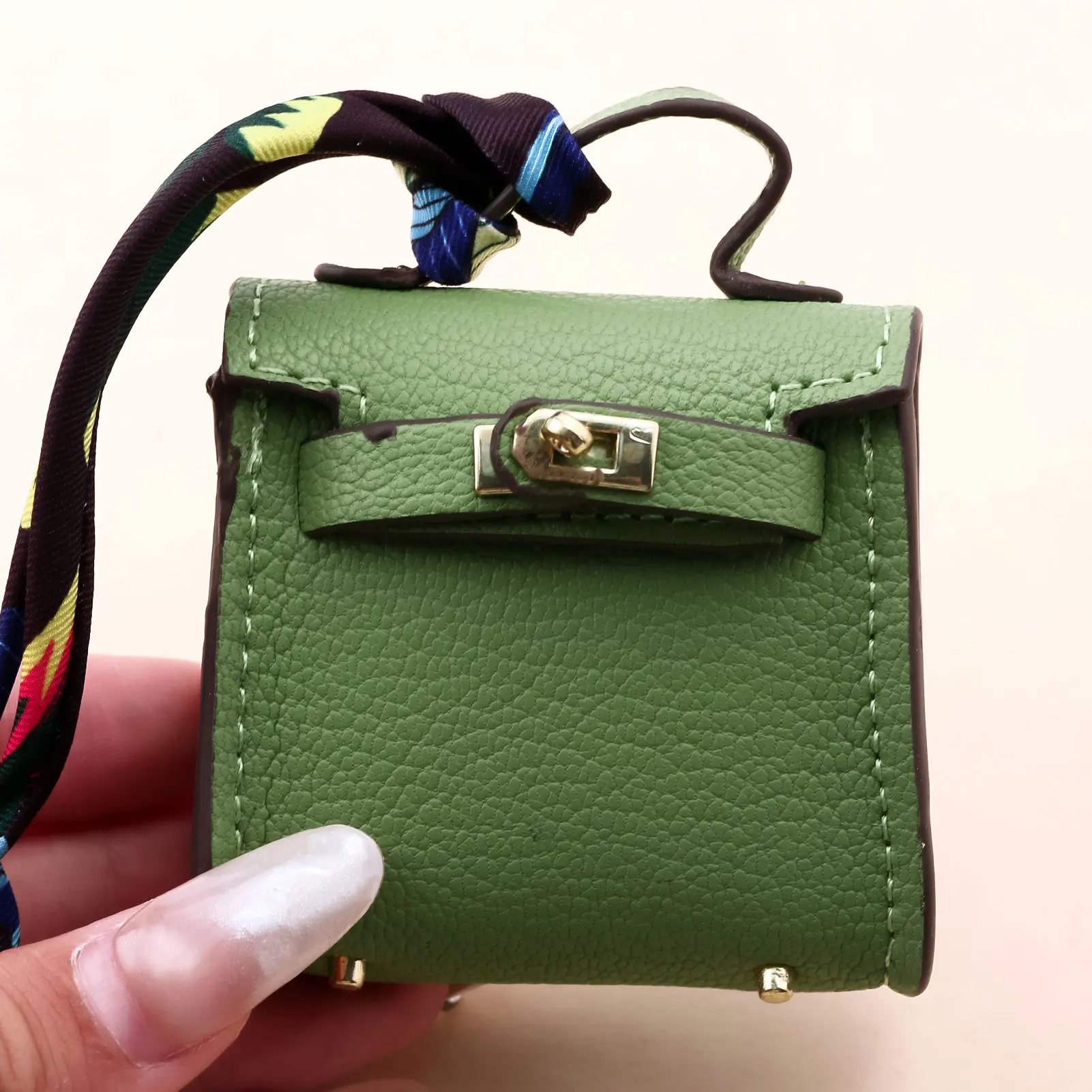 حقيبة صغيرة كيلي لأحمر الشفاه حقيبة سماعة الرأس حقيبة لطيفة شريط معلق حقيبة سلسلة مفاتيح ساحرة للنساء بلون سادة حقيبة أنيقة ملحقات هدية