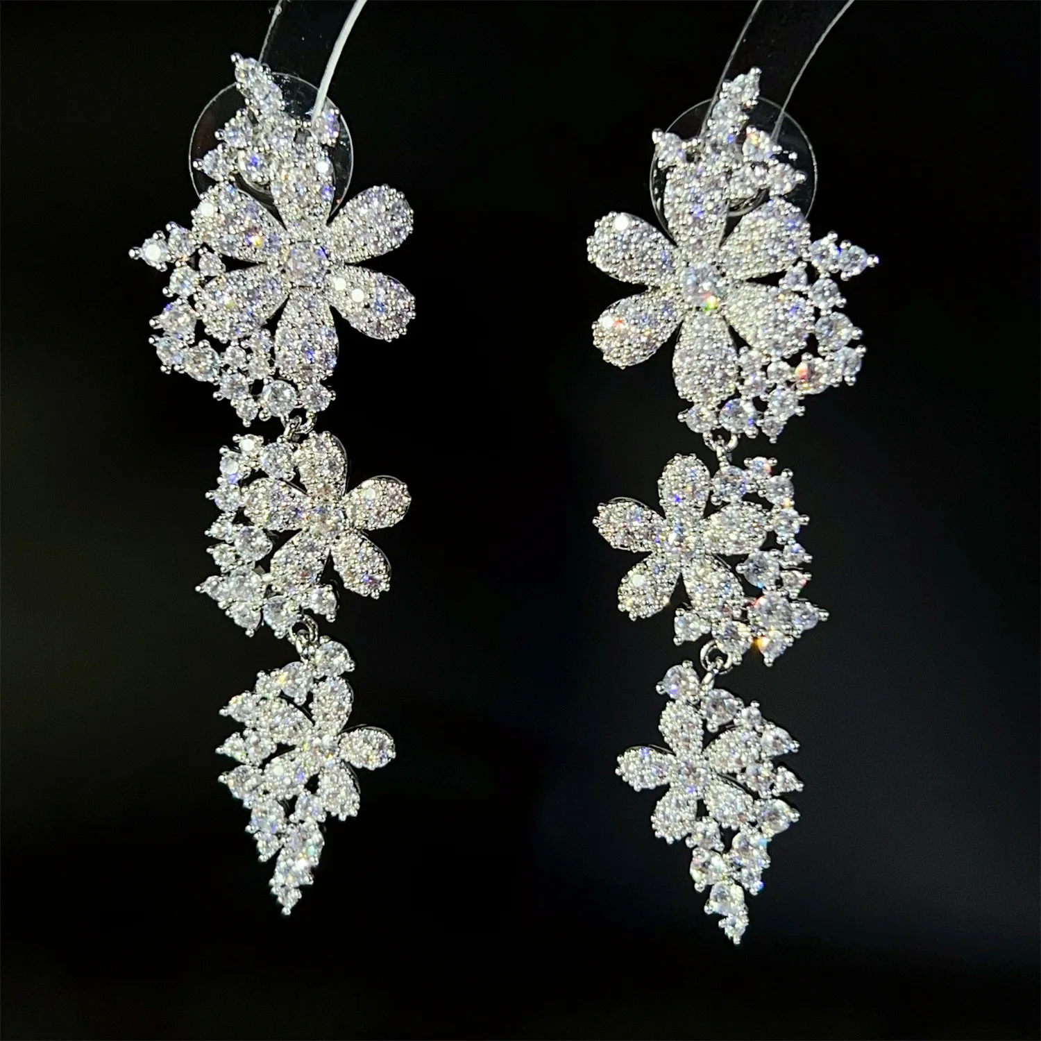 

Long Elegant and Brilliant sliver color Flower Earrings Women's Dress Decoration Light Luxury Jewelry Wedding Holiday Gift E363
