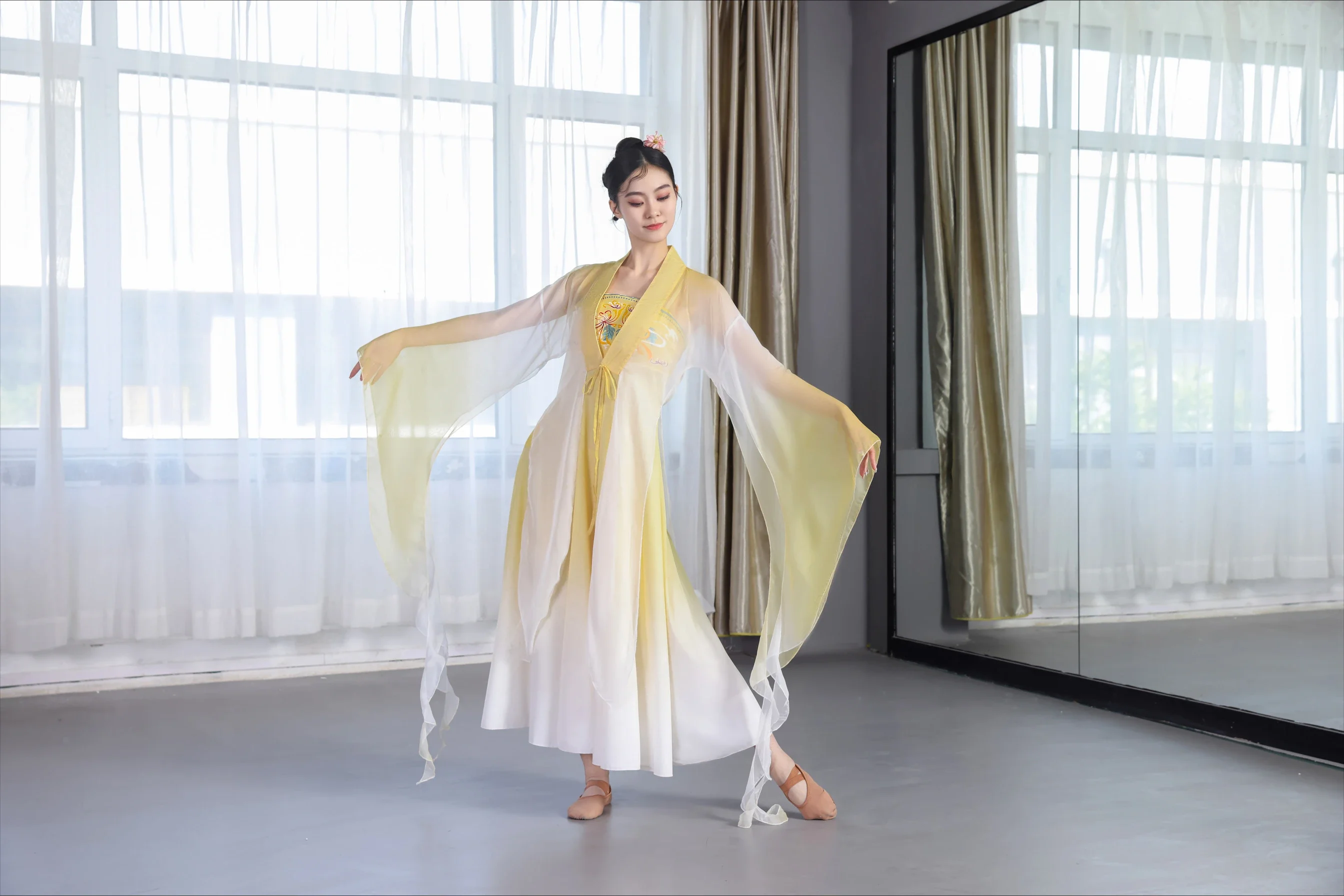 

Classical dance clothes new yellow flower thin new Chinese long gauze clothes national style dance performance clothes