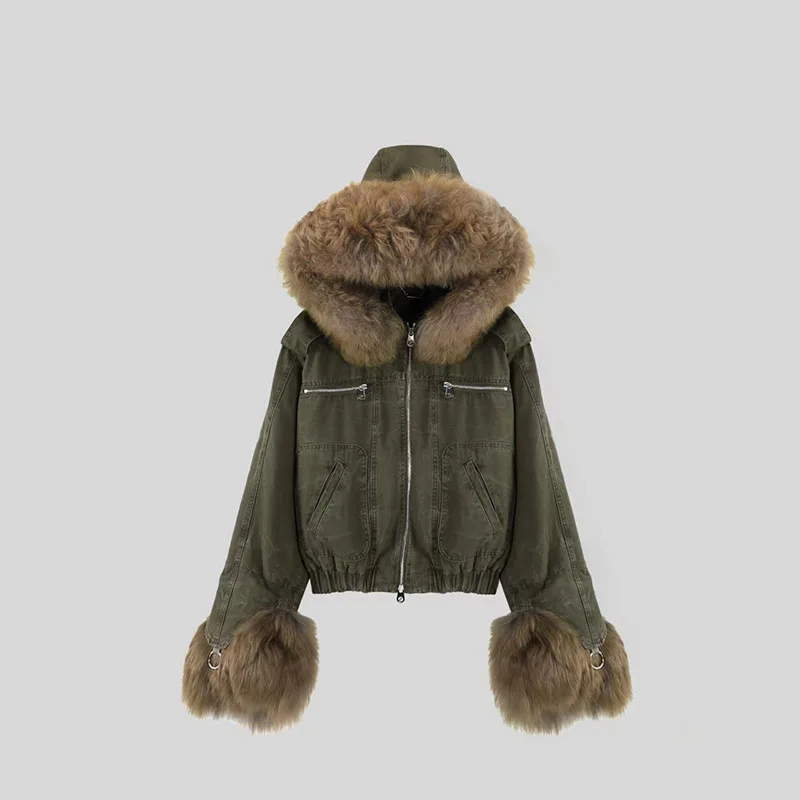 Une veste de travail ample, épaisse et chaude avec un col et une capuche en laine verte militaire pour l'automne et l'hiver de 2025