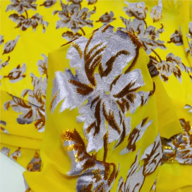 벨벳 자카드 브로케이드 비스코스 원단으로 만든 오뜨 꾸뛰르 드레스 치파오