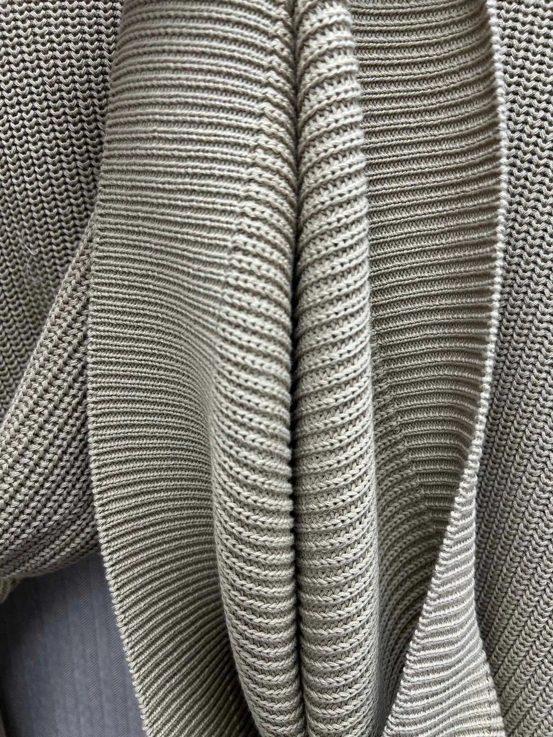 เสื้อสเวตเตอร์ไหมพรมแขนยาวทรงหลวม คอตั้งติดกระดุม สไตล์เงินเก่าแบบอิตาลี LP รุ่นต้นฤดูใบไม้ร่วง 25