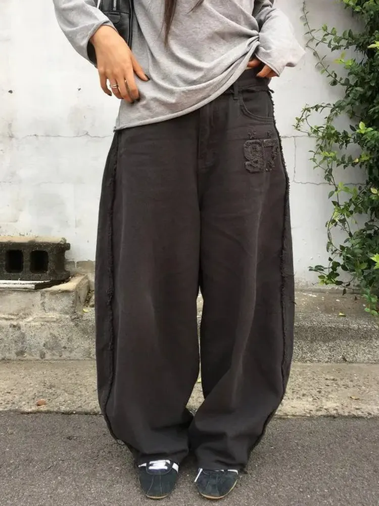 

Повседневные джинсы с высокой талией, вышитыми цифрами и потертыми подолом для женщин, свободный крой из ткани бычьей вышивки