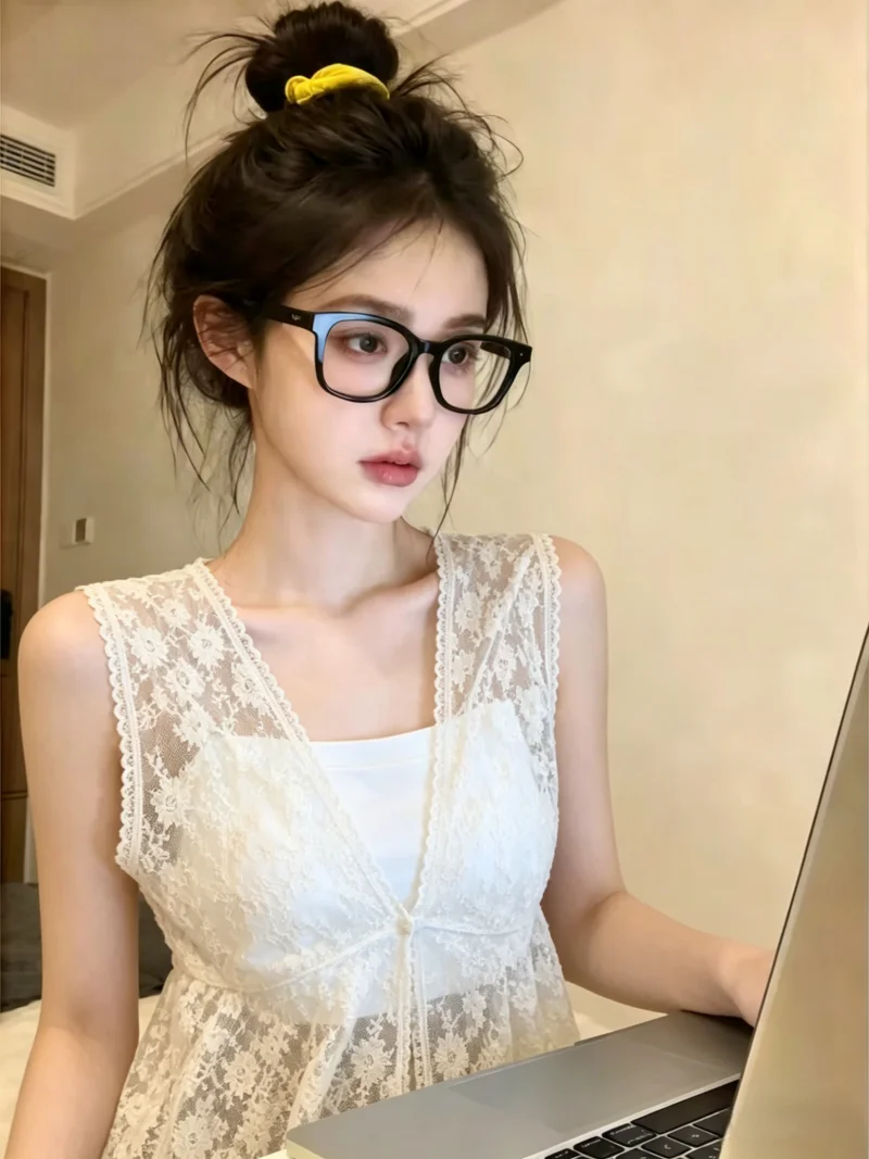 

Recommended Self-Preserved Lace Halter Hollow out Tank Top Women's Summer Gentle Layering Two-Piece Set Korean Style Silk Blend