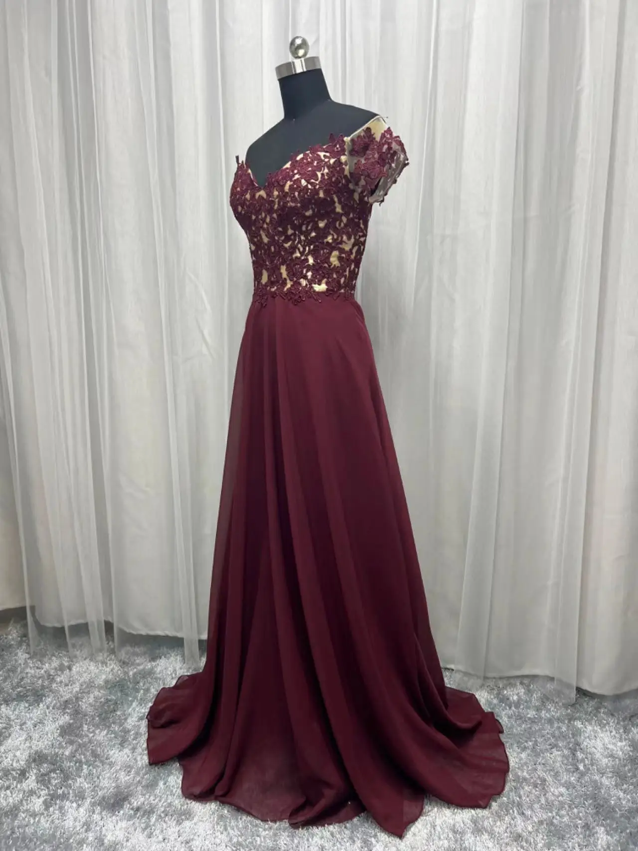 Customized Burgundy  Long Evening Party Gowns Chiffon Lace Vestidos de festa Sexy Illusion Neckline Special Occasion Prom Dress