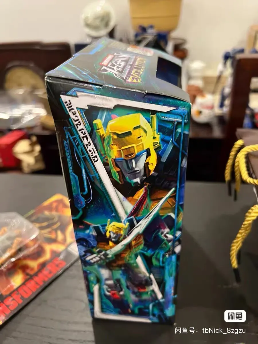 

Takara Tomy Transformers Legacy Evolution Metalhawk Action Figure Model Robot Anime action figure Model Toys ornament gifts