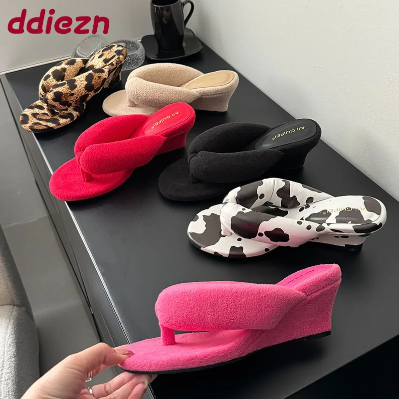 Nuevos calzado aterciopelados, zapatillas de cuña para mujer, chanclas, zapatos de moda con punta redonda, zapatillas de cuña para mujer, zapatos, sandalias deslizantes para mujer