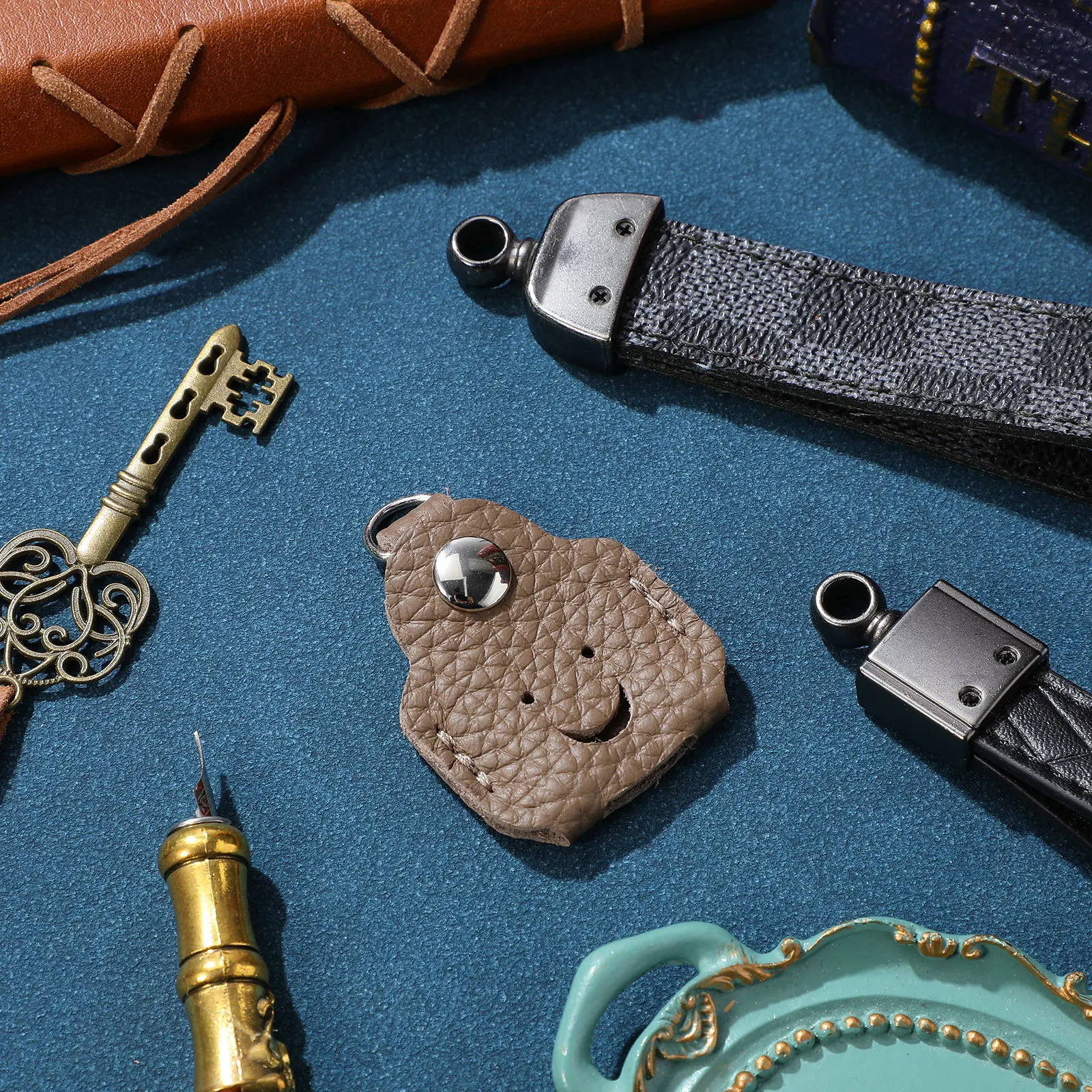 

VERDANVERSE Key Holder Vintage Magnetic Case for House Keys Protective Cover Retro Style