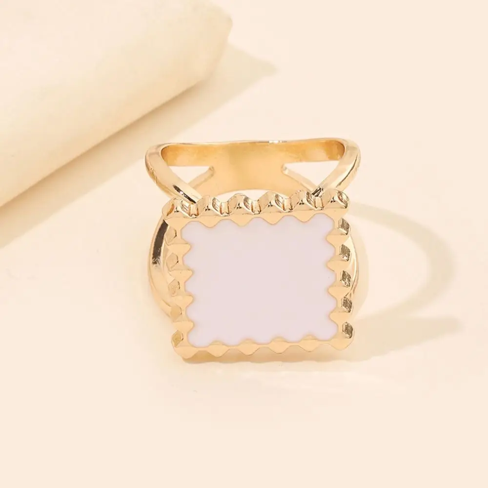 زهرة اللؤلؤ وشاح حريري مشبك مربع متعدد الوظائف الملابس الزاوية معقود أبازيم سبائك الفضة البرسيم شال مشبك حلقي هدية