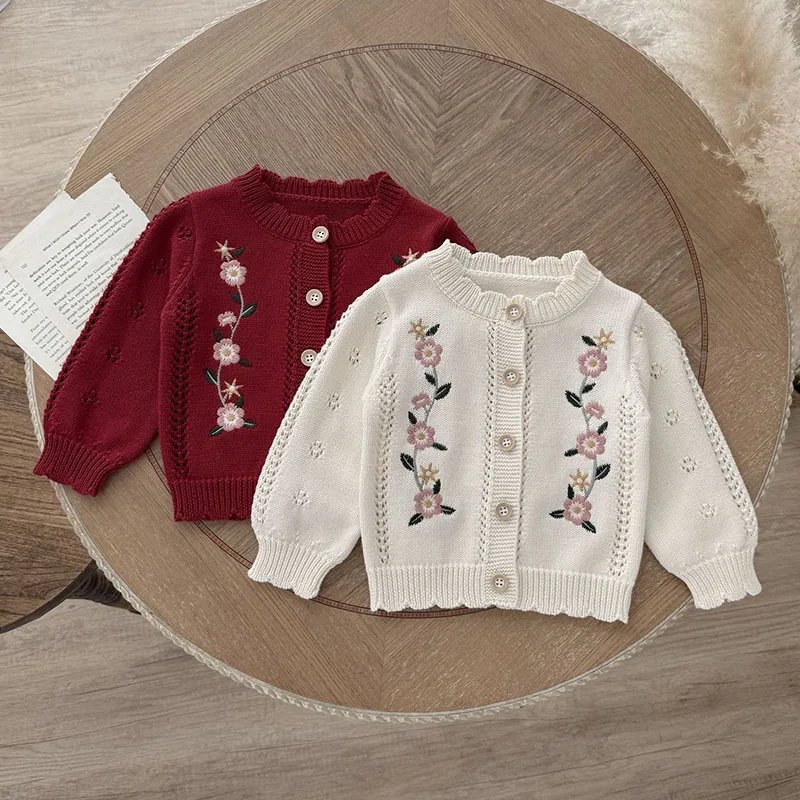 

Новинка 2023 года, осенний вязаный кардиган для маленьких девочек 0-3 лет, свитер с длинными рукавами и цветочной вышивкой для новорожденных девочек, пальто