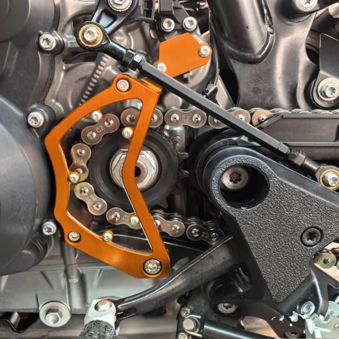 For KTM 790/890 DUKE/790/890 ADV, accessory chain protection cover, small fly cover, engine transparent cover view 6