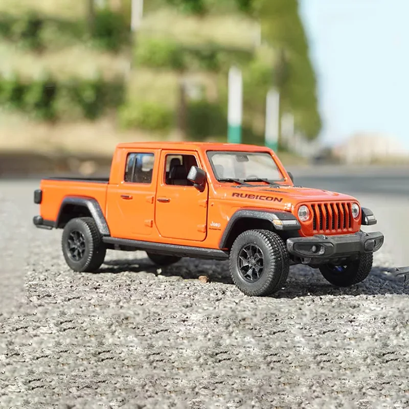 Diecast 1:24 Scale 2020 Gladiator Pickup Alloy Car Model Finished Product Simulation Toy Collection Gift Static Model Ornament