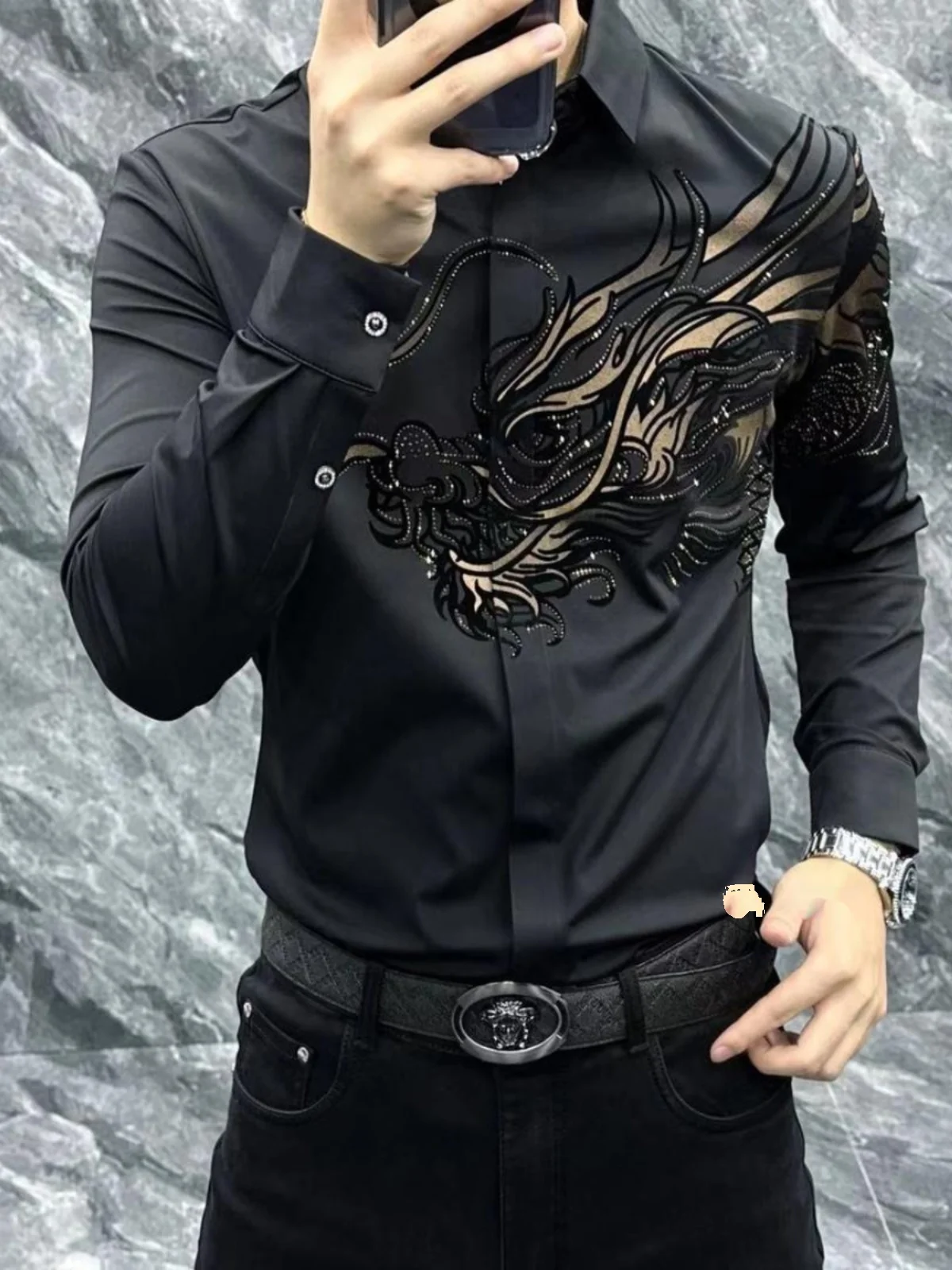 

Стильная мужская повседневная рубашка с длинным рукавом, приталенного кроя, весна-осень, высококачественная, немнущаяся, с алмазным декором, деловая рубашка