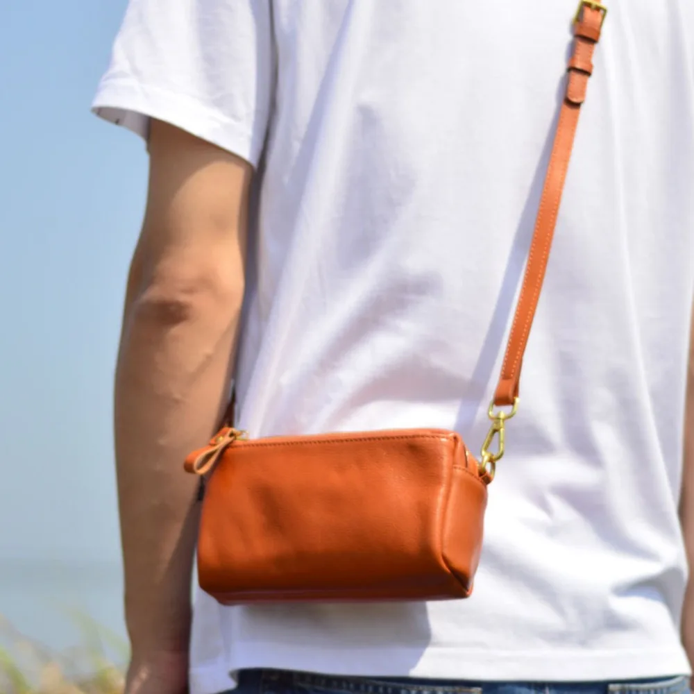 

The First Layer of Genuine Vegetable Hand-scratched Retro Versatile Messenger Bag Fashionable One-shoulder Hand-held Men's Bag