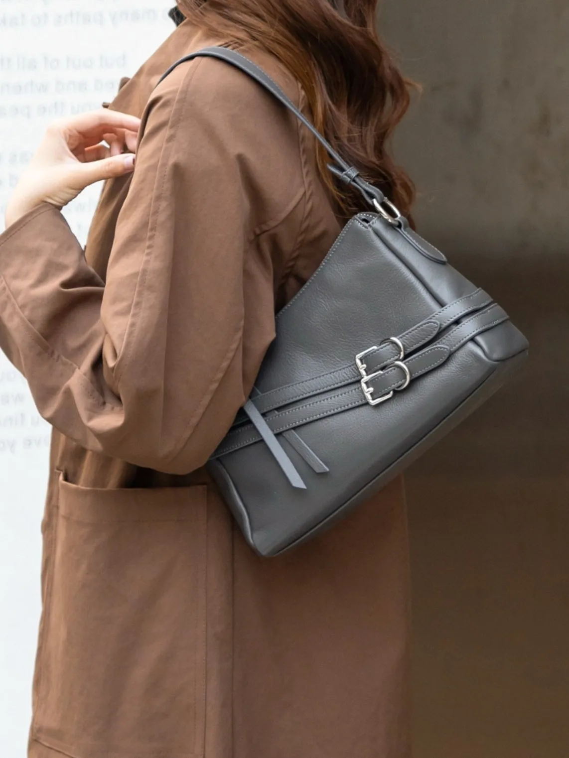 Niche Design Women's Bag Head Layer Cowhide Shoulder Bag 2026 New Fashion Versatile Senior Sense Quality Leather Women's Bag