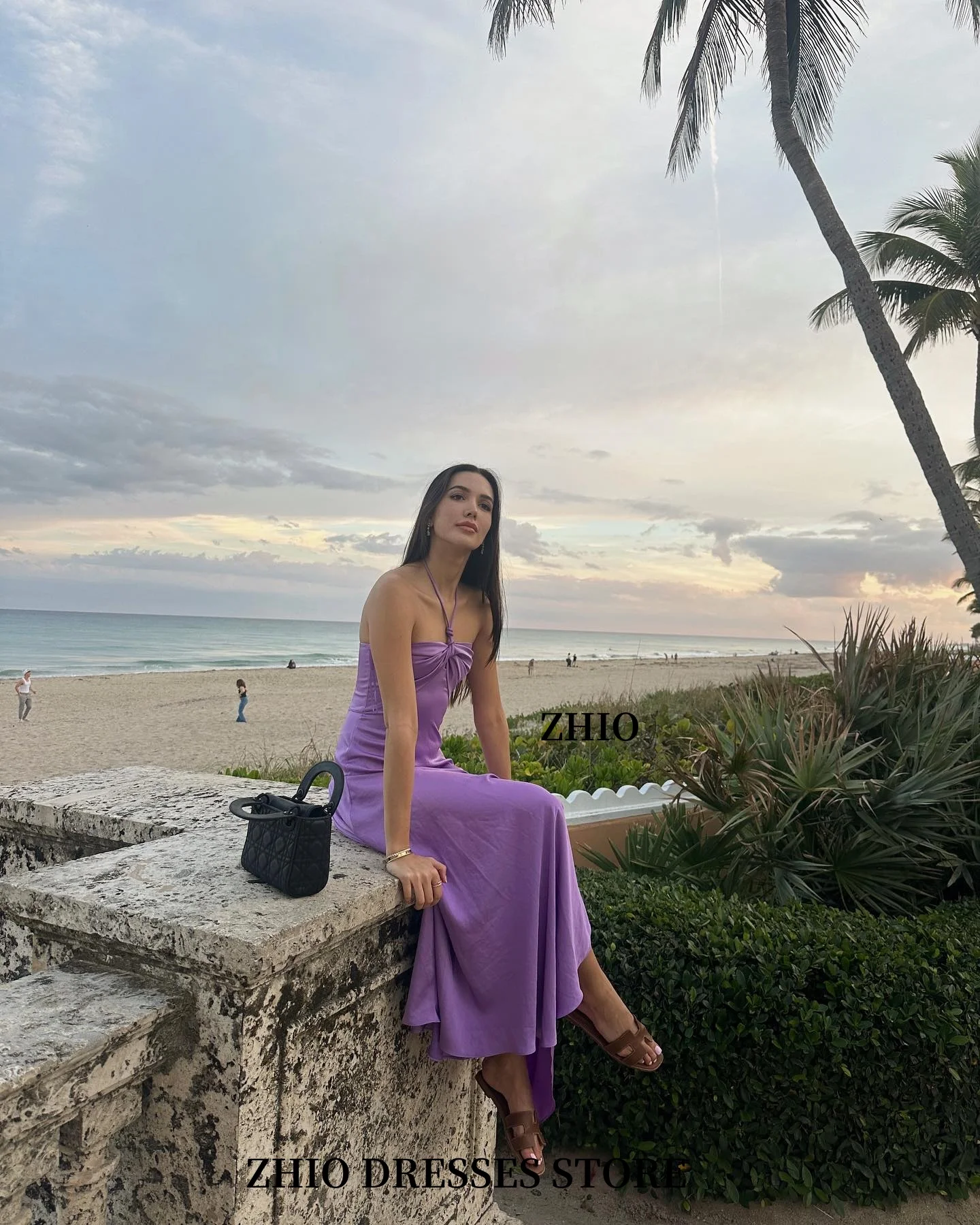 ZHIO セレブロングラベンダー休暇イブニングドレスサテン A ライン恋人プリーツフロアレングスセクシーなバックウエディングドレスカスタマイズ