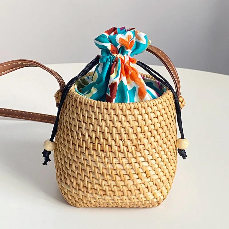 

Vietnam Pure Handmade Rattan Basket Outing Picnic Basket Hand-woven Storage Basket White Rattan Storage Bag with White Lining