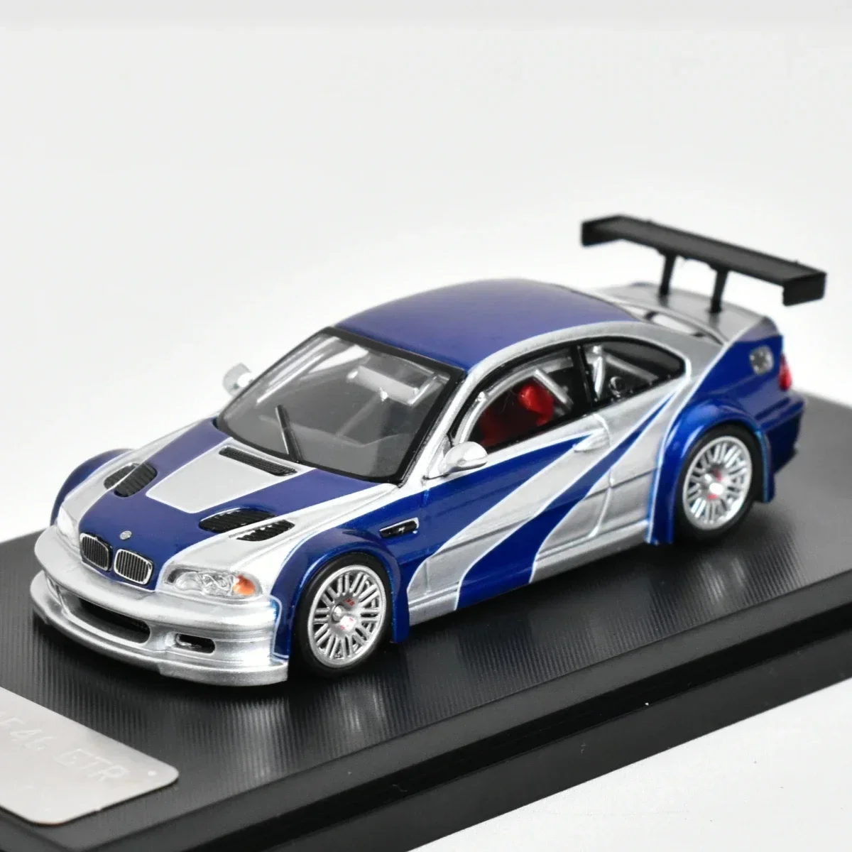 1:64 BMW E46 M3 GTR die-cast alloy simulation static model, boys collection decorative toy, for children\'s holiday gifts.